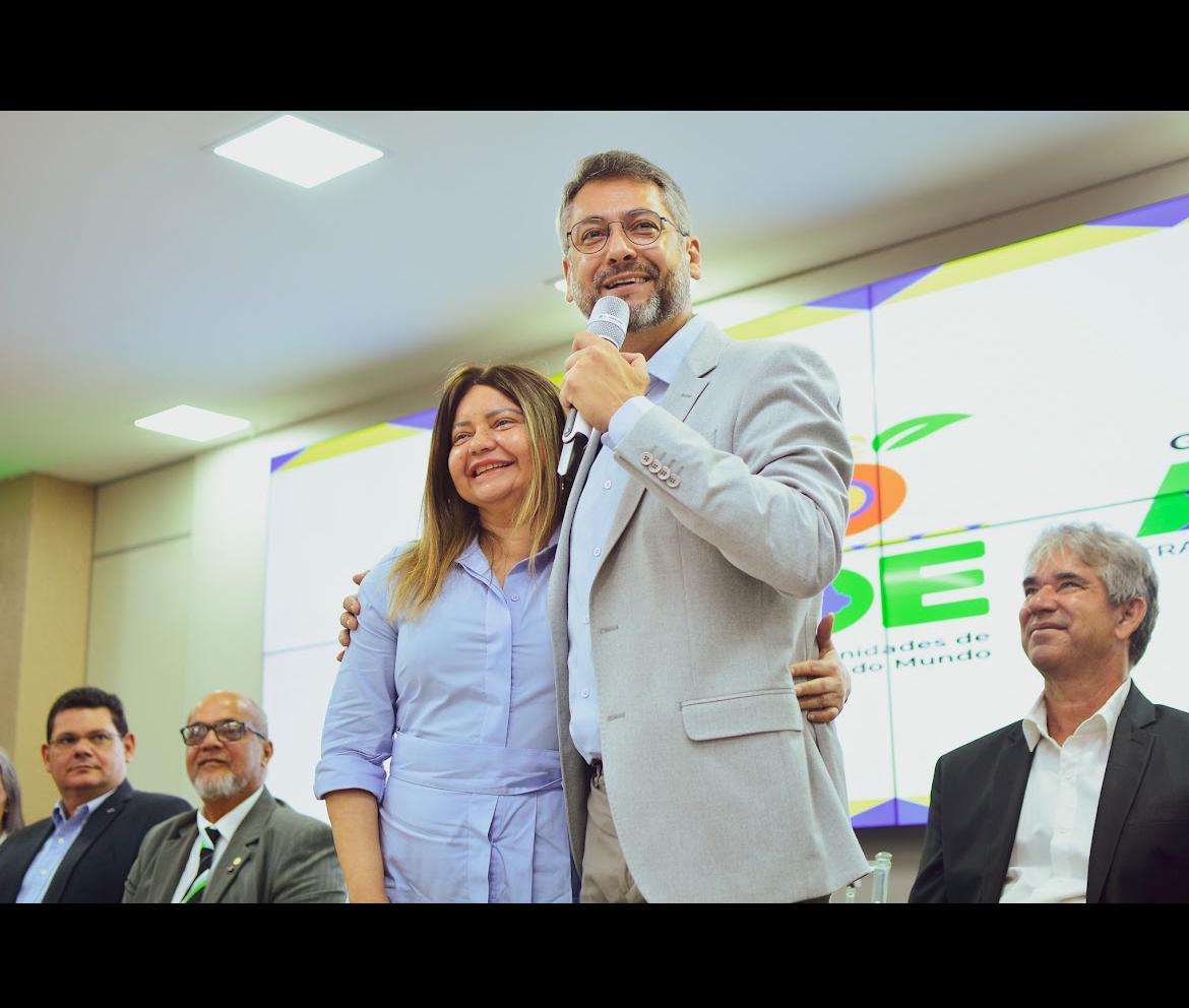 Clécio Luiz, Governor of Amapá, and Taisa Mendonça, Secretary to the Environment, during the launch of the Amapá statewide sociobioeconomy plan. Photo by SECOM