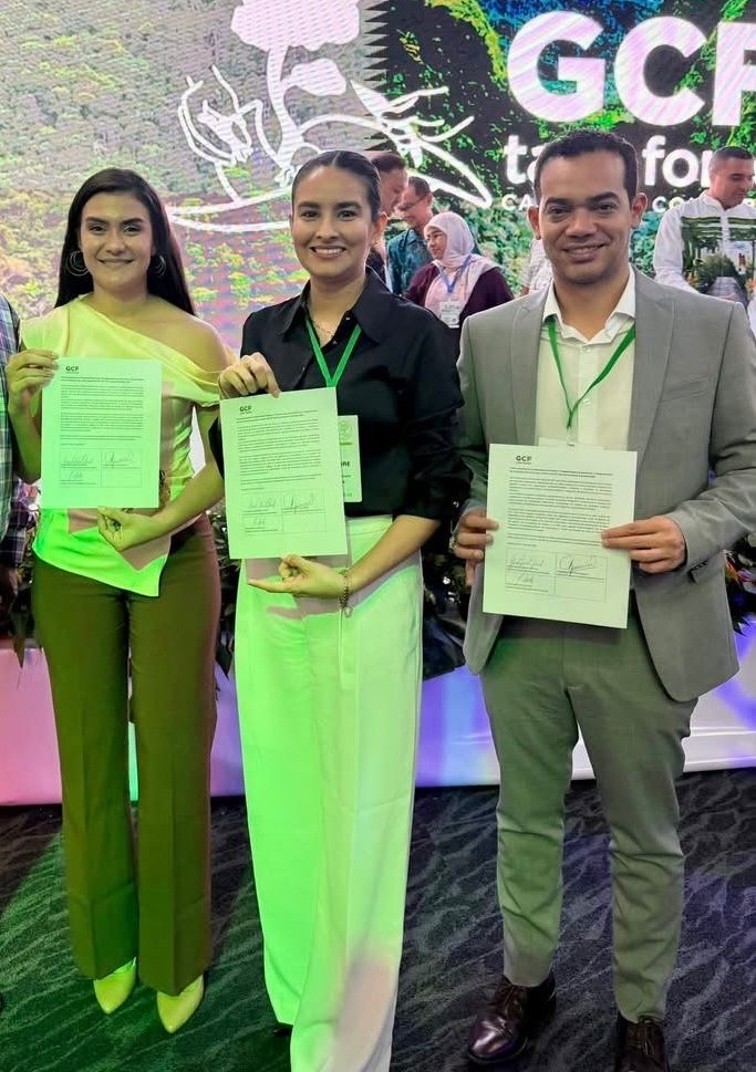Gov. de Paiva of Pando, Vicegov. Aguirre of Santa Cruz and Vicegov Avila of Tarija holding signed letters